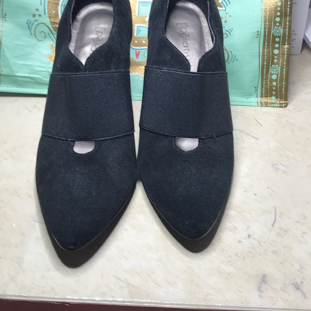 RELATIVITY Black Heels